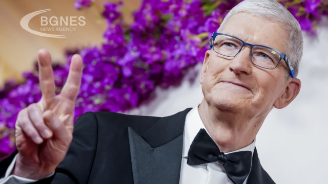 Apple Chief Executive Tim Cook began a visit to China ahead of the opening of a new flagship store in Shanghai